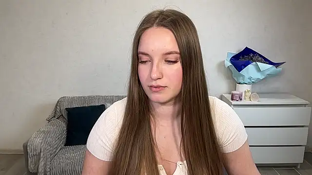 EvaMaddison online show from February 9, 2026, 6:01 pm