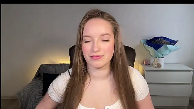 EvaMaddison online show from March 11, 2026, 7:14 am