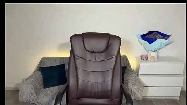 EvaMaddison online show from March 15, 2026, 5:41 pm