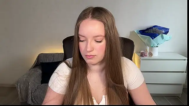 EvaMaddison online show from April 11, 2026, 6:40 am