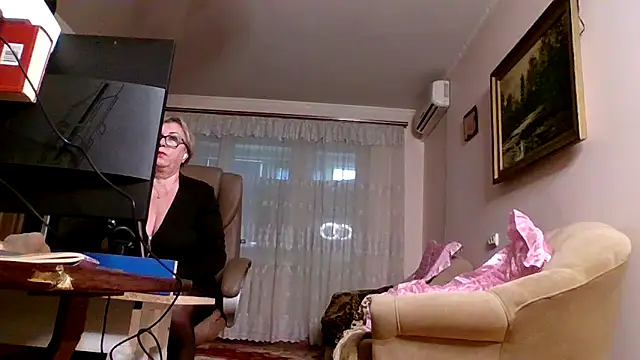 Kallliina online show from October 13, 2025, 6:02 am