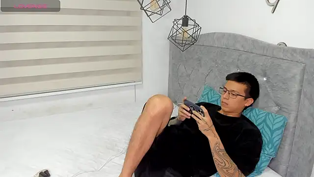 SIXXTOLOVE18 online show from February 15, 2026, 4:53 am