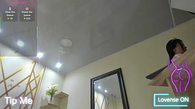 bonie lov online show from November 11, 2025, 10:10 pm