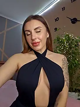 Snapshot of Kalli_Fornia chatting on December 10, 2024, 8:19 am Kalli Fornia online show from December 10, 2024, 8:19 am