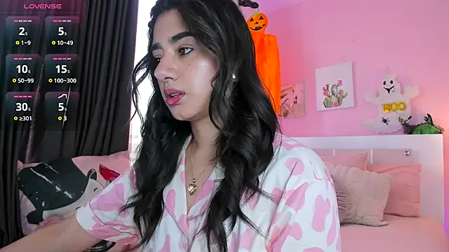 annadu011 online show from October 18, 2025, 3:02 pm