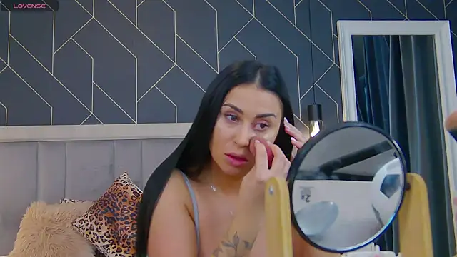 EmyLaveau online show from February 12, 2025, 6:08 am