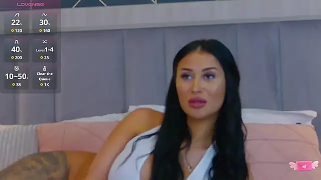 EmyLaveau online show from February 21, 2025, 9:13 am