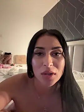 EmyLaveau online show from March 18, 2025, 3:21 pm