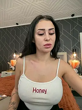 EmyLaveau online show from January 13, 2026, 6:18 am