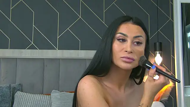 EmyLaveau online show from March 25, 2026, 6:08 am