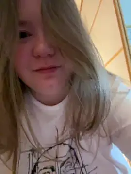 remirann  online show from December 25, 2024, 9:45 am