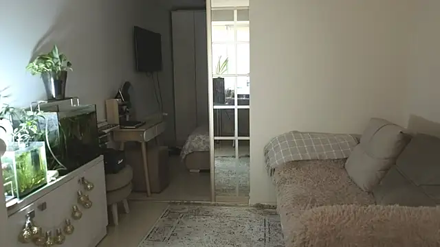 remirann  online show from March 27, 2026, 9:53 am