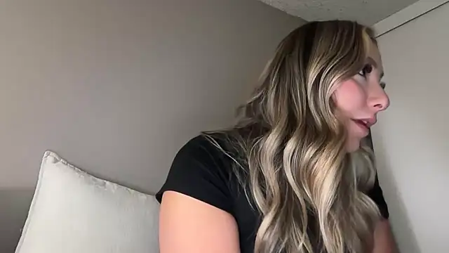 Snapshot of lustfulsmiles chatting on May 8, 2026, 11:21 pm lustfulsmiles online show from May 8, 2026, 11:21 pm