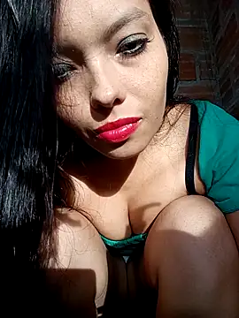 Snapshot of Melanymartinez105 chatting on September 20, 2025, 10:11 pm Melanymartinez105 online show from September 20, 2025, 10:11 pm