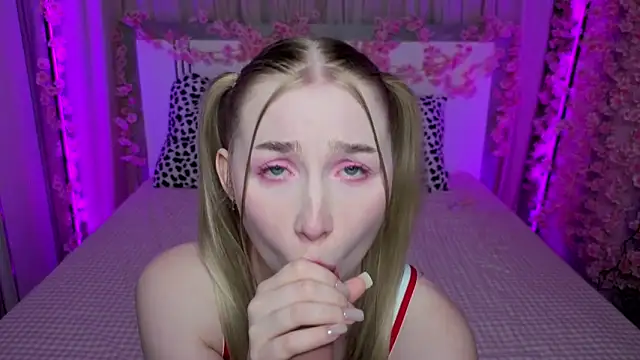 Snapshot of LilyStarlight chatting on June 2, 2026, 3:41 am LilyStarlight online show from June 2, 2026, 3:41 am