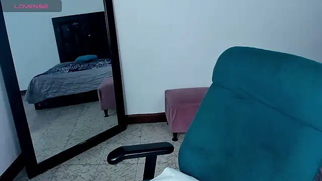 MaiaPetitte  online show from January 23, 2025, 10:01 pm