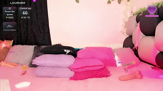 sabrinamossii online show from April 22, 2026, 12:02 am