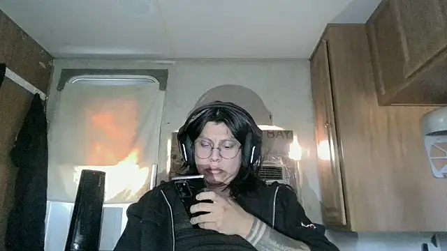 jceodo100 online show from October 30, 2025, 4:52 pm