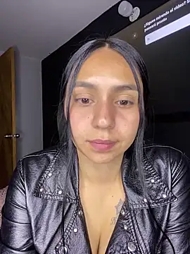 Lorena   online show from October 25, 2025, 10:15 pm