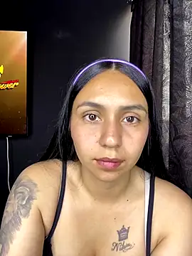 Lorena   online show from November 4, 2025, 8:52 pm