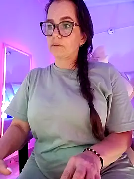 Snapshot of MariaPau_83 chatting on February 26, 2025, 9:48 pm MariaPau 83 online show from February 26, 2025, 9:48 pm