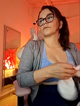 Snapshot of MariaPau_83 chatting on October 20, 2025, 9:48 pm MariaPau 83 online show from October 20, 2025, 9:48 pm