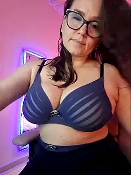 Snapshot of MariaPau_83 chatting on November 5, 2025, 2:22 am MariaPau 83 online show from November 5, 2025, 2:22 am