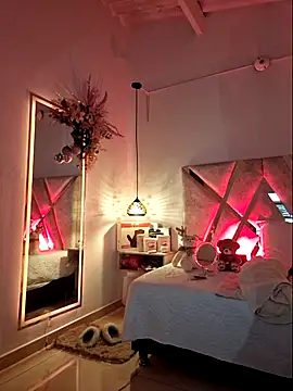 Snapshot of MariaPau_83 chatting on December 19, 2025, 6:59 pm MariaPau 83 online show from December 19, 2025, 6:59 pm