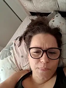 Snapshot of MariaPau_83 chatting on December 20, 2025, 2:35 pm MariaPau 83 online show from December 20, 2025, 2:35 pm