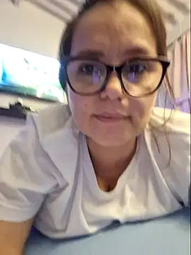 Snapshot of MariaPau_83 chatting on February 2, 2026, 5:17 am MariaPau 83 online show from February 2, 2026, 5:17 am