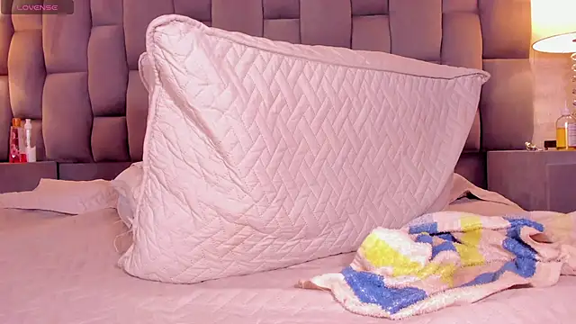 Snapshot of Rianamanson chatting on February 1, 2025, 10:37 am Rianamanson online show from February 1, 2025, 10:37 am