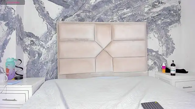 Snapshot of Rianamanson chatting on October 8, 2025, 11:24 pm Rianamanson online show from October 8, 2025, 11:24 pm