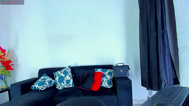 Snapshot of BritannyLord chatting on October 25, 2025, 5:51 pm BritannyLord online show from October 25, 2025, 5:51 pm