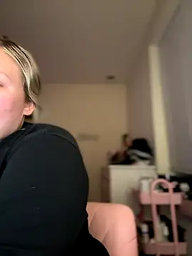 PiggyRose online show from September 14, 2025, 3:16 am