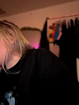 PiggyRose online show from October 1, 2025, 12:27 am