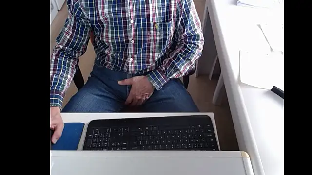 dutchpornking online show from February 16, 2025, 8:32 am