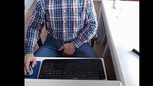 dutchpornking online show from February 17, 2025, 8:09 am