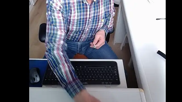 dutchpornking online show from February 25, 2025, 2:33 pm