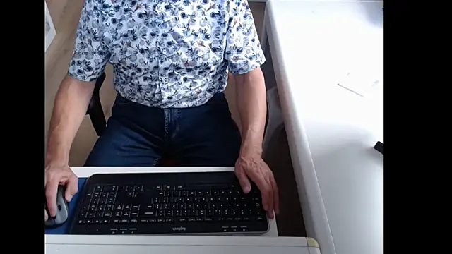 dutchpornking online show from September 13, 2025, 8:58 am