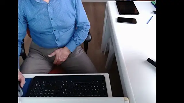 dutchpornking online show from November 26, 2025, 7:53 am