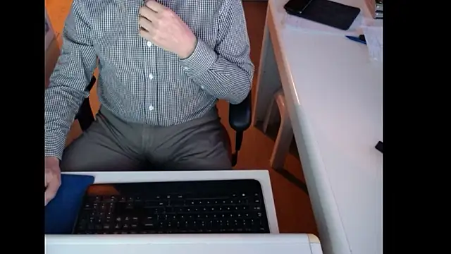 dutchpornking online show from February 12, 2026, 7:14 am