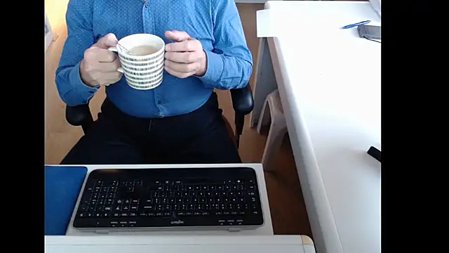 dutchpornking online show from March 4, 2026, 7:03 am