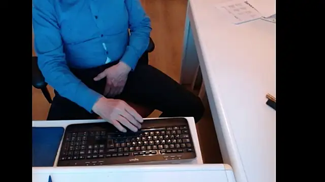 dutchpornking online show from April 16, 2026, 6:09 pm