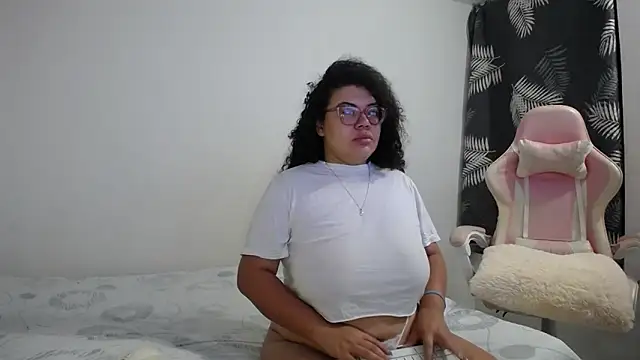 mabigomez00 online show from September 9, 2025, 10:15 am