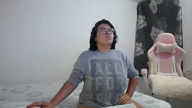 mabigomez00 online show from October 4, 2025, 9:29 am