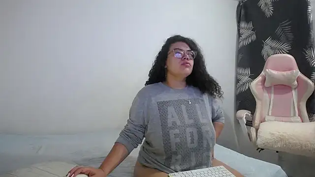 mabigomez00 online show from November 21, 2025, 7:07 am