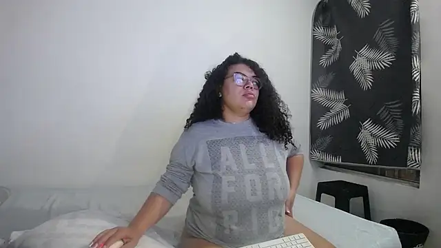 mabigomez00 online show from April 4, 2026, 9:18 am