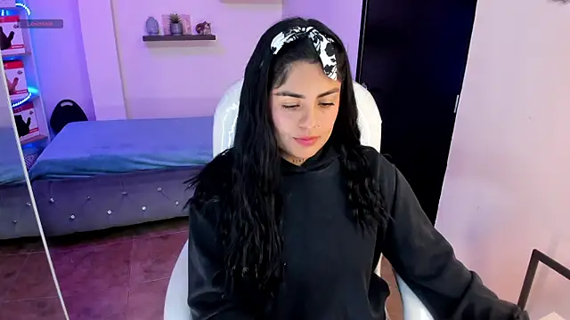 Catalinaa martinez online show from December 3, 2024, 8:28 pm