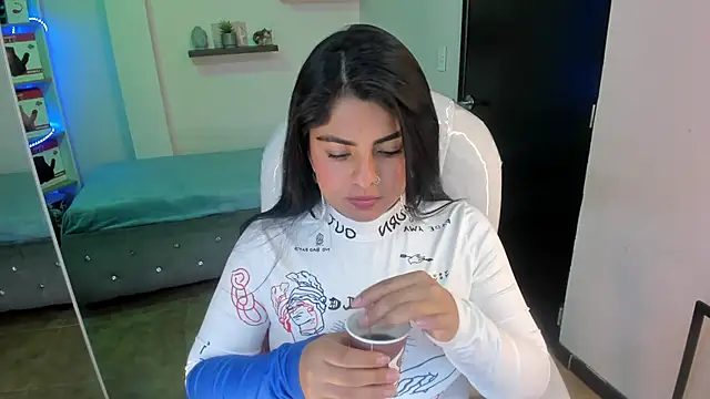 Catalinaa martinez online show from December 5, 2024, 10:34 pm