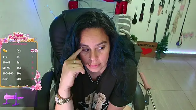 Snapshot of elektra_32 chatting on May 31, 2026, 6:09 pm elektra 32 online show from May 31, 2026, 6:09 pm